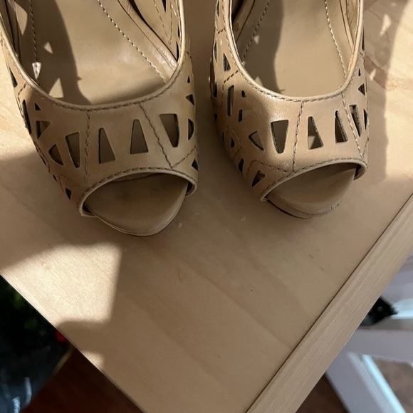 Bcbg heels - Picture 2 of 6